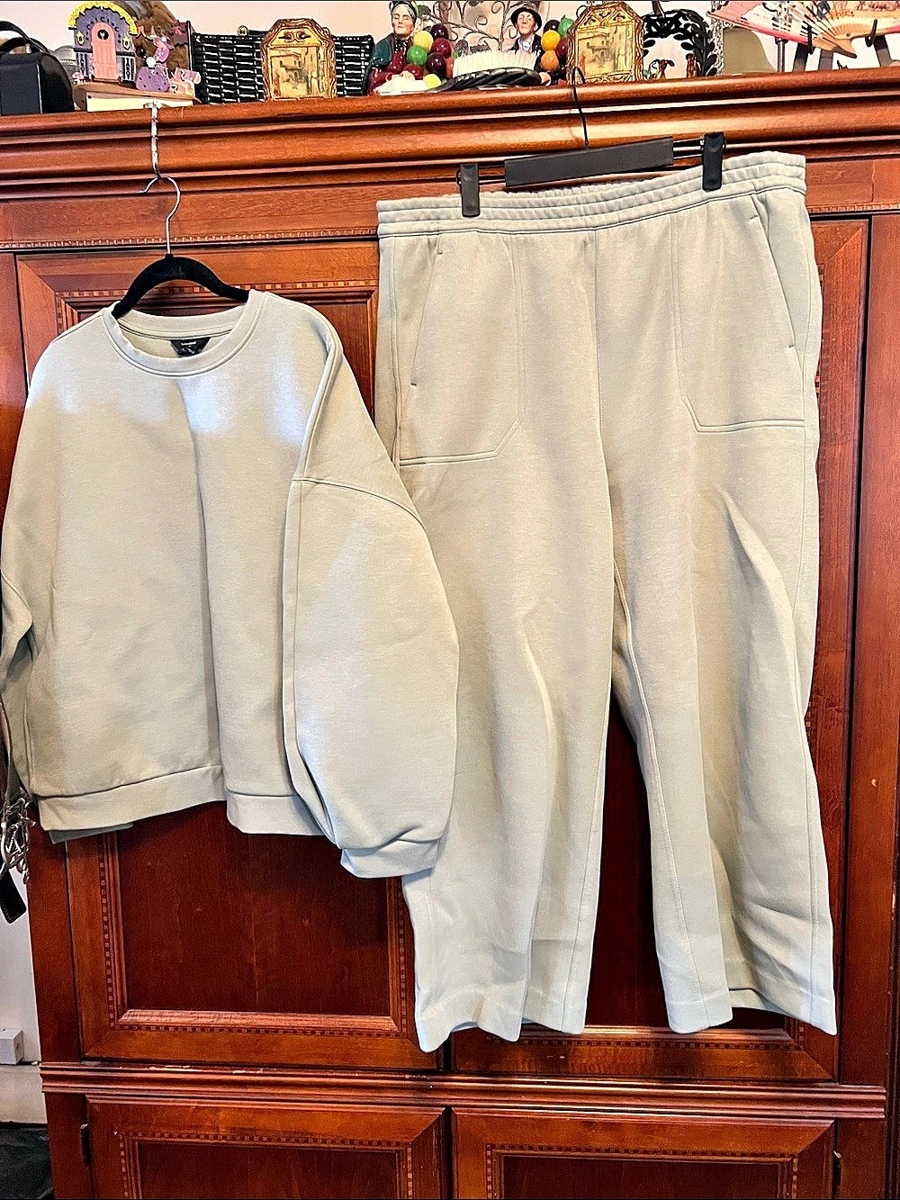 Banana Republic Matching Sweatshirt & Jogger Set in Cream XL Like New